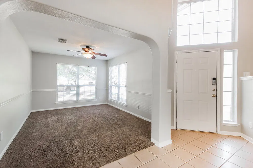 3 bed, 2.5 bath, 2233 sqft, $2,110 — Photo 4