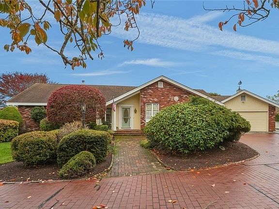 3rd image of 68 Riverscape Ln