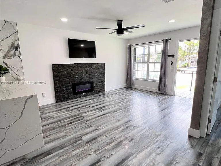 2425 SW 26th Ln — Photo 9