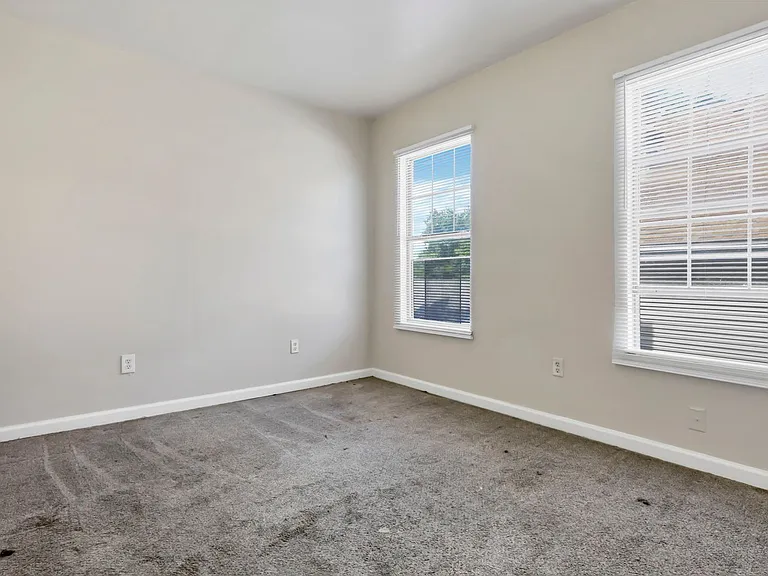 347-349 1/2 E Welch Ave — Photo 12