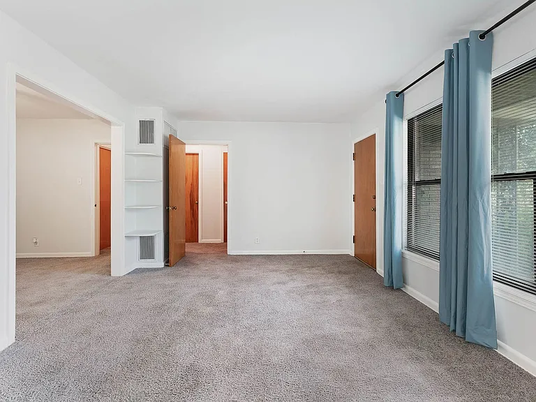 463 Cherry Ridge Dr — Photo 3