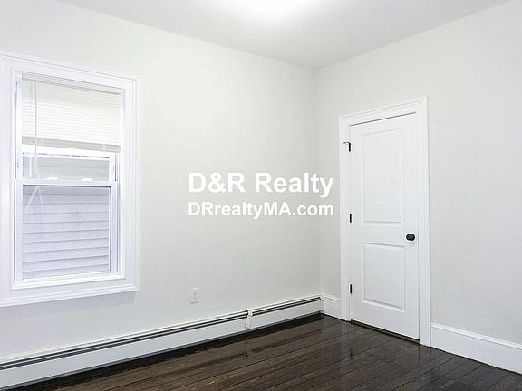 3rd image of 1009 Memorial Dr #2