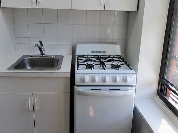 4th image of 531 E 6th St APT E1