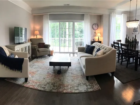 127 Center Meadow Ln, Danbury, CT 06810