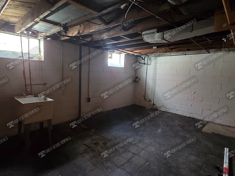 19335 Plainview Ave — Photo 23