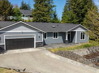 2270 Timberline Dr, Coos Bay, OR 97420