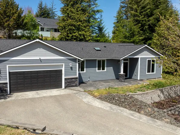2270 Timberline Dr, Coos Bay, OR 97420