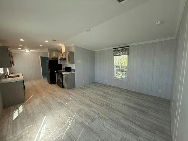 2 bed, 1.0 bath, 736 sqft, $1,600 — Photo 2