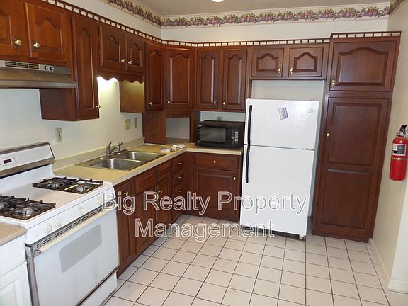 4th image of 356 Hall St #1