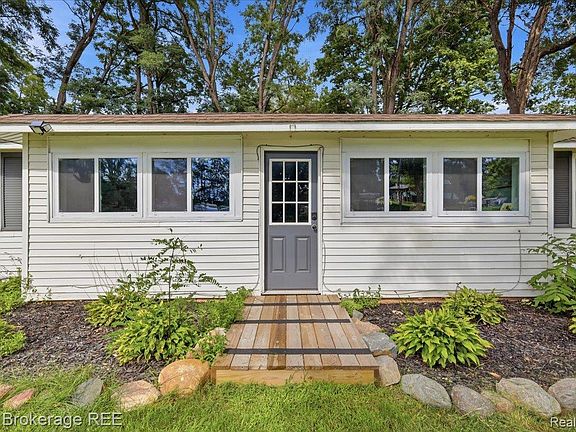 4th image of 10556 Silver Lake Rd
