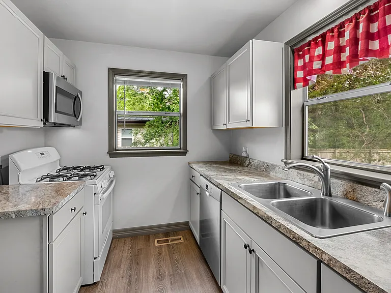 2228 W Wedington Dr — Photo 8