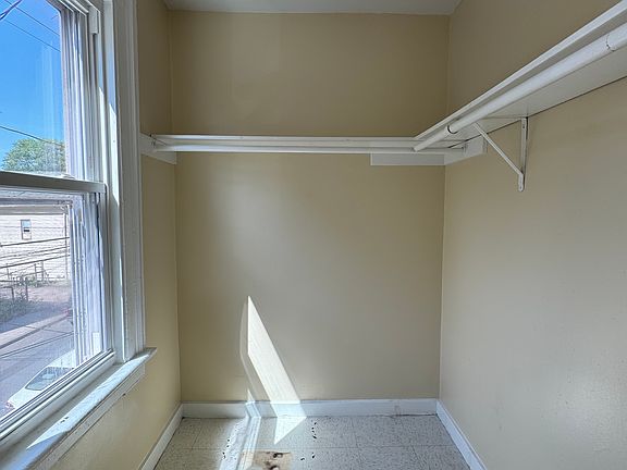 5th image of 130 Frank St #2