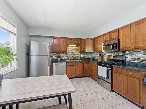 5th image of 418 W 44th St