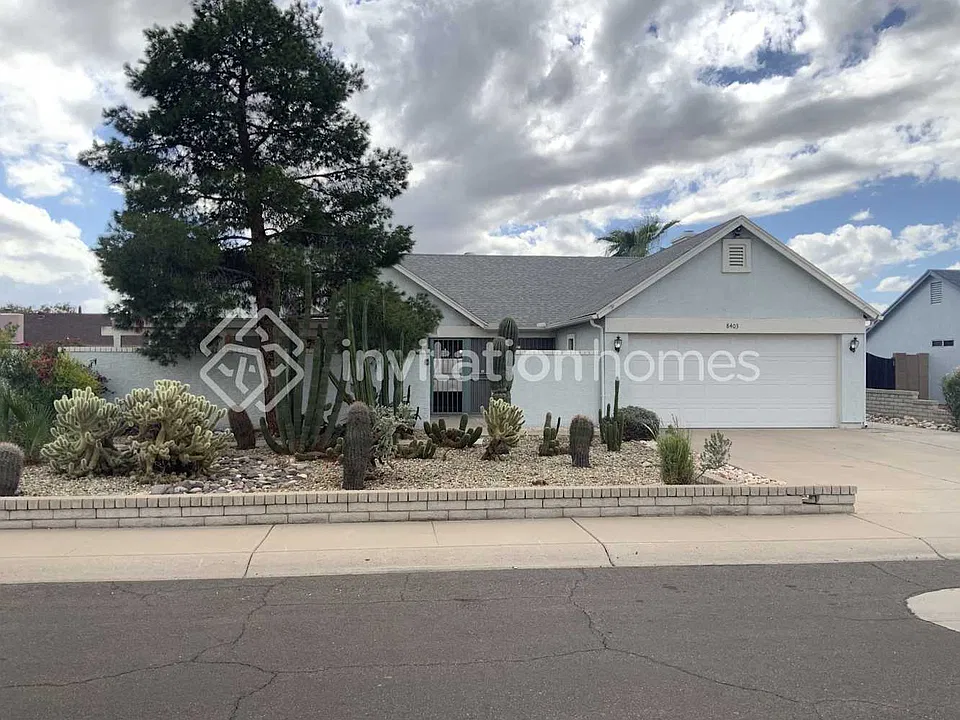 8403 W Windrose Dr