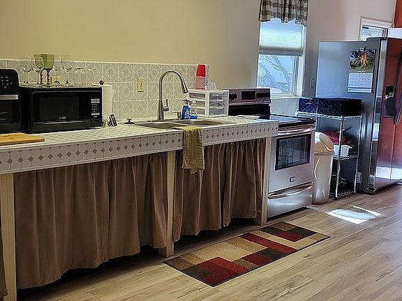 3rd image of 365 E Greenbriar Dr