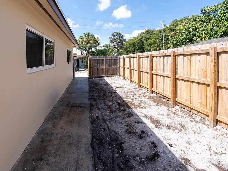 2160 SW 16th Ct — Photo 52