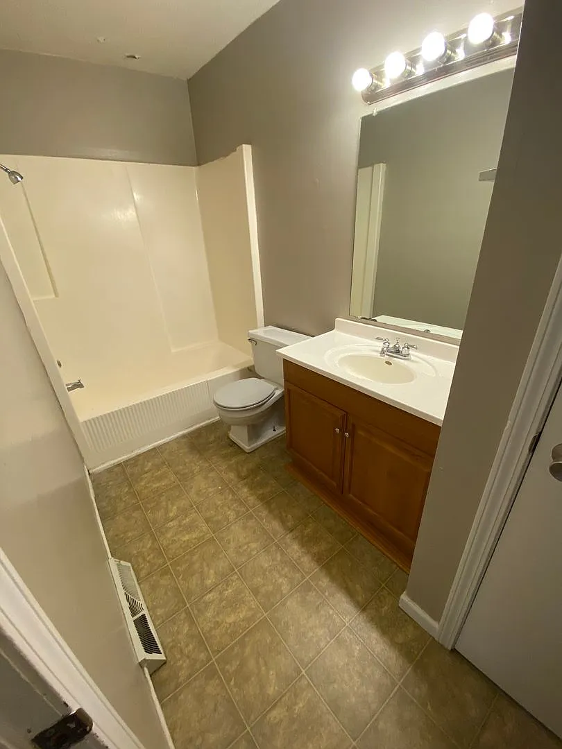 501 W Mauller Rd — Photo 3