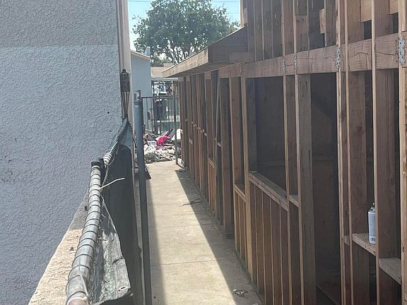 3rd image of 10315 Hawthorne Blvd