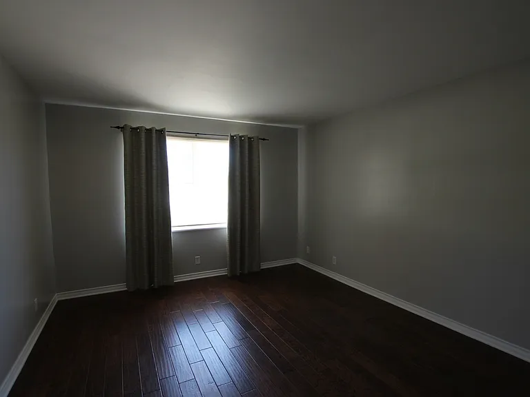 2930 Williamsburg Dr — Photo 4