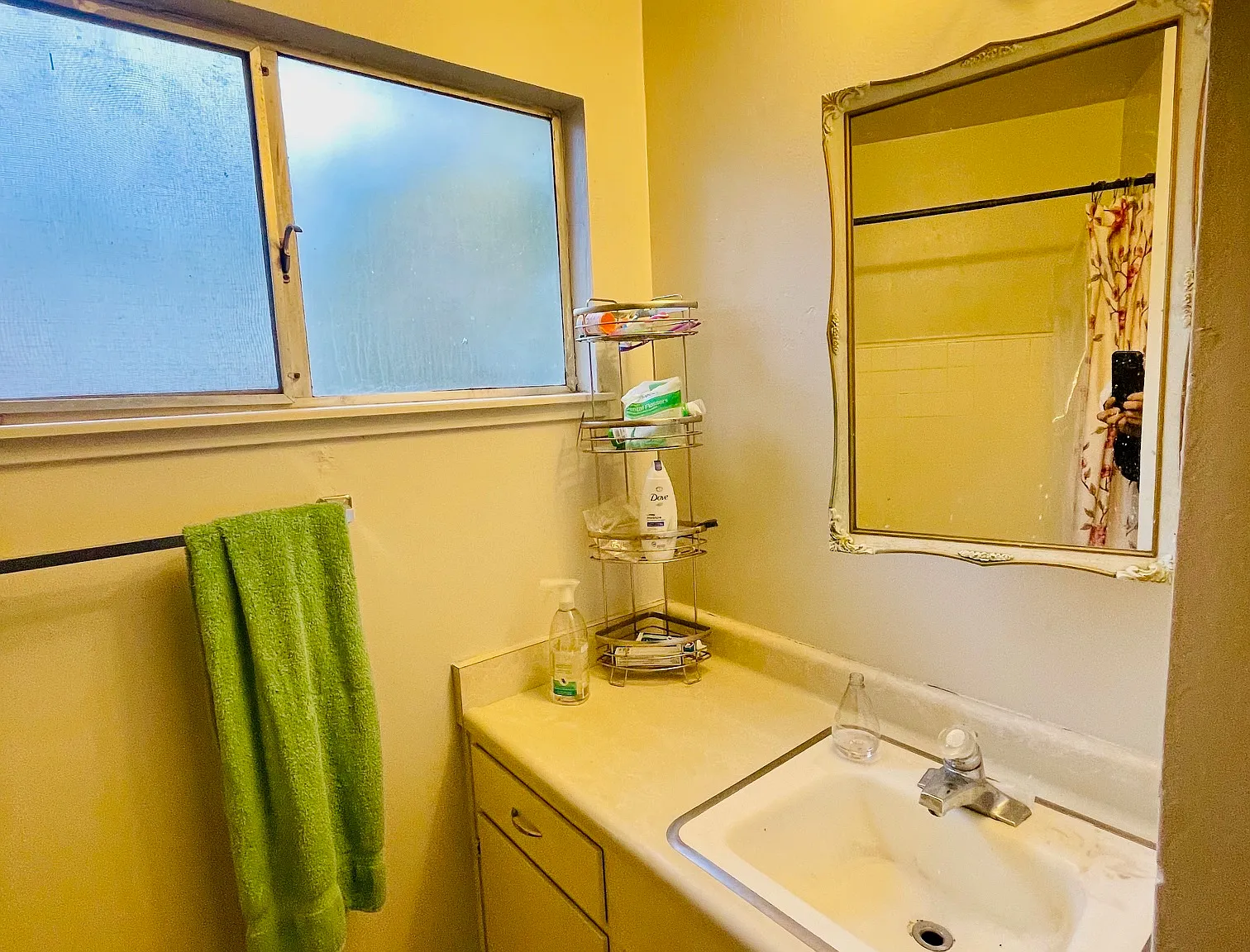 1121 W Churchill St — Photo 2