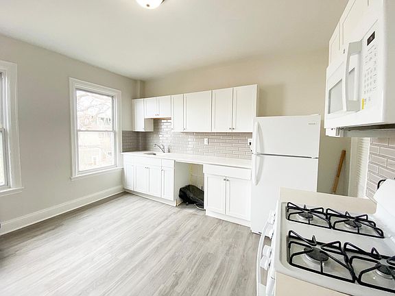 3rd image of 3-74 Eutaw St #3