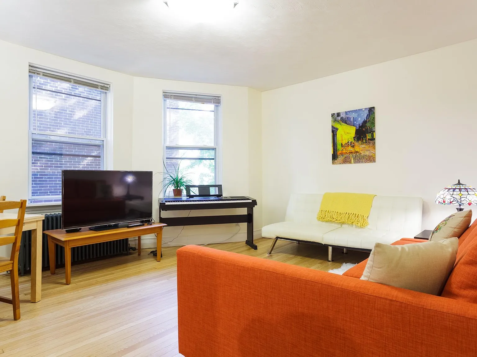 3 bed, 1200 sqft, $4,200 — Photo 1