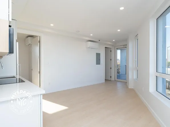 280 Meeker Avenue image 2 of 28