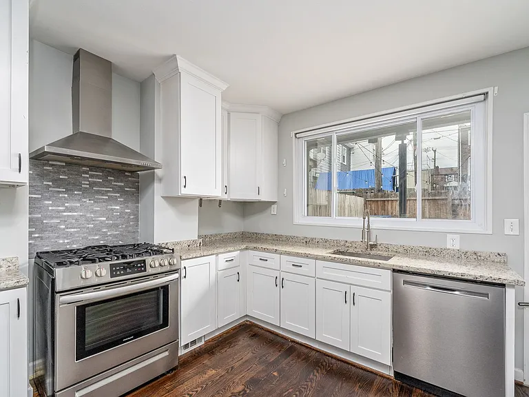 611 Oldham St — Photo 10