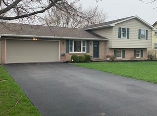 5695 Jennifer Dr E, Lockport, NY
