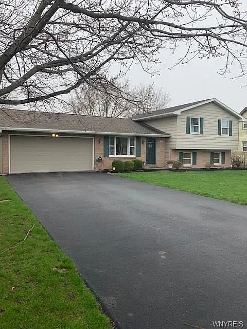 5695 Jennifer Dr E photo 1