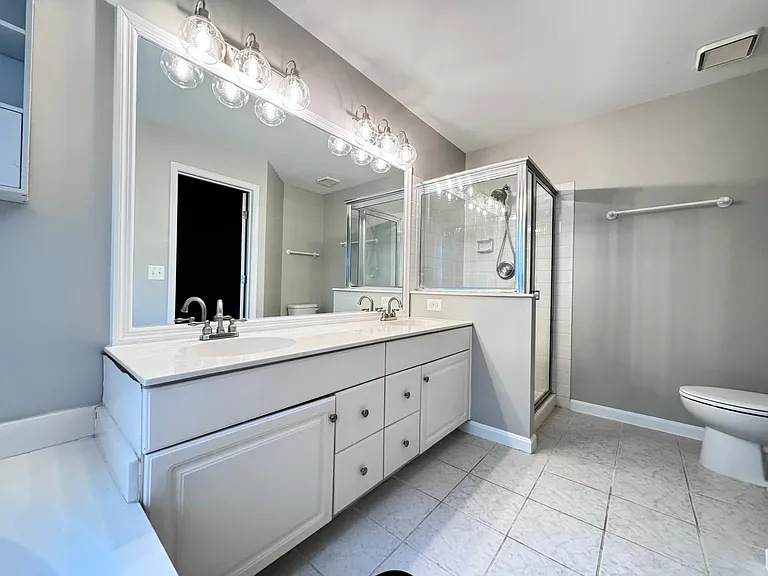 HUGE MASTER BATH