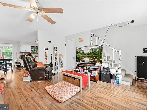 4th image of 831-833 Hill St