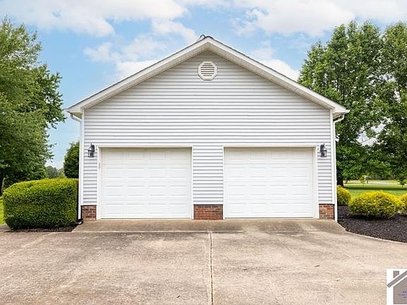 3rd image of 83 Autumn Ridge Dr