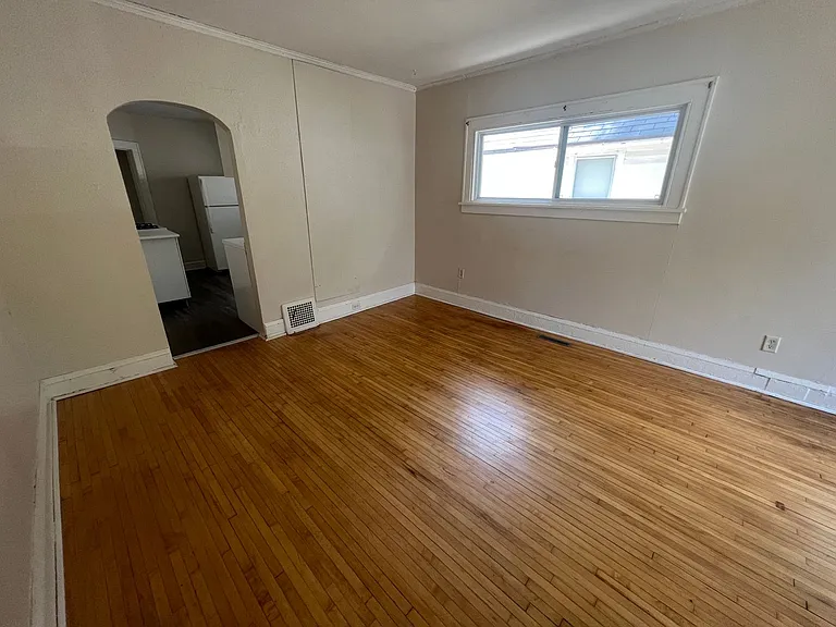 240 Irving Ave North — Photo 3