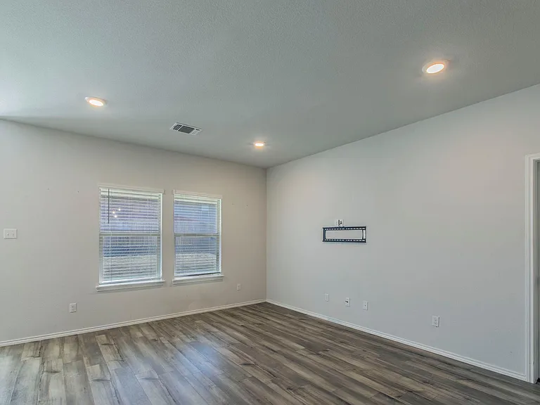 237 Poplin Ln — Photo 3