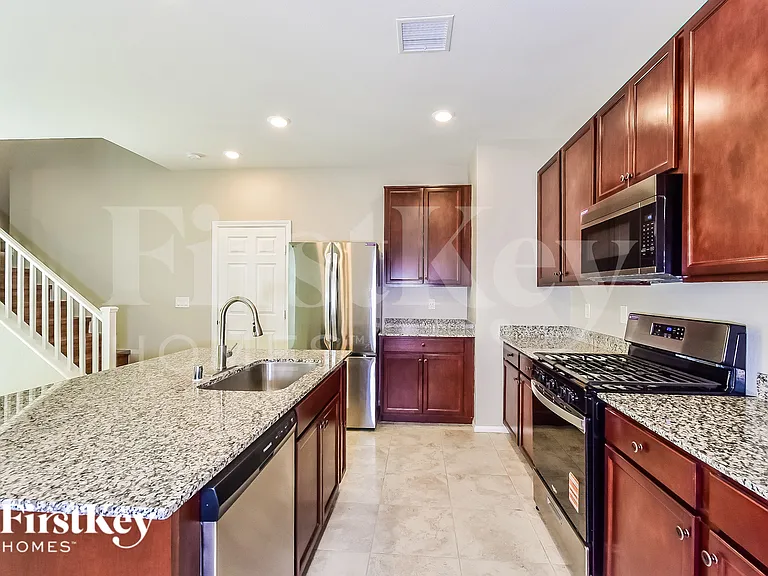 1106 E Dorrell Ln — Photo 6