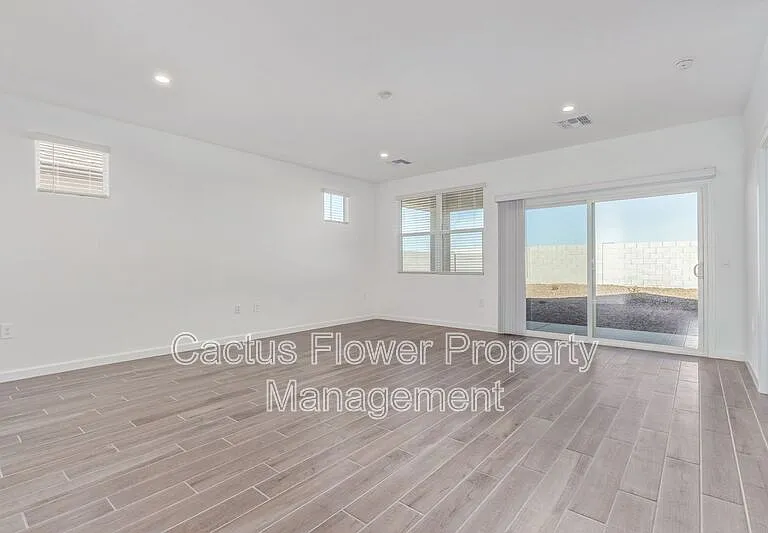 2124 W Sombra Ave — Photo 11