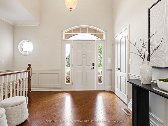 3rd image of 208 Muirfield Trl