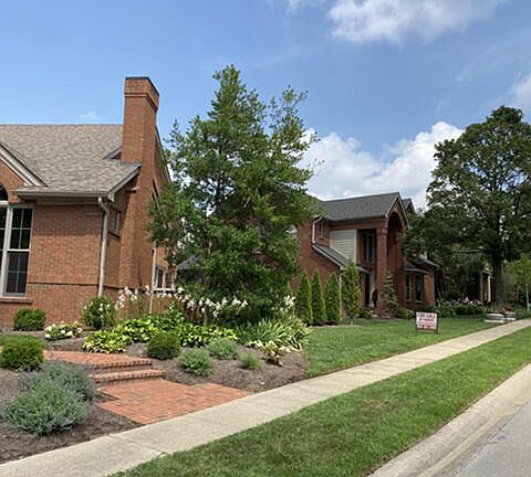 2nd image of 1800 Saint Ives Cir