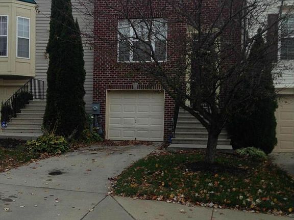 2nd image of 102 Persimmon Cir
