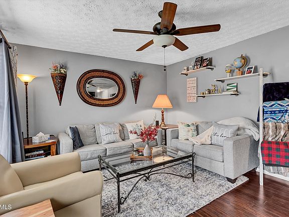 4th image of 6417 NW Shaftsbury Dr