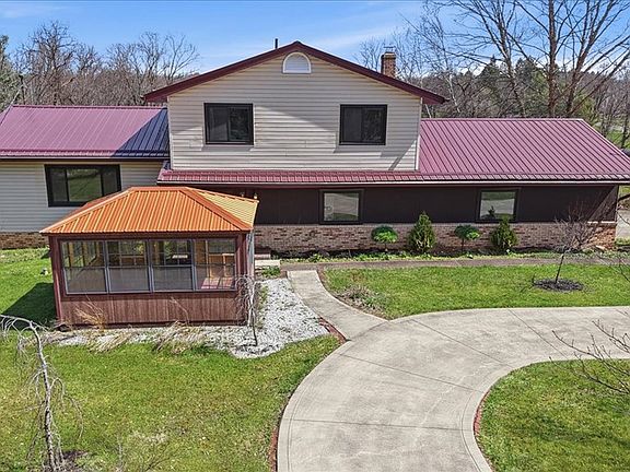2nd image of 809 S Lexington Springmill Rd