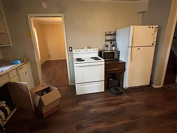 5th image of 512 S Poplar St