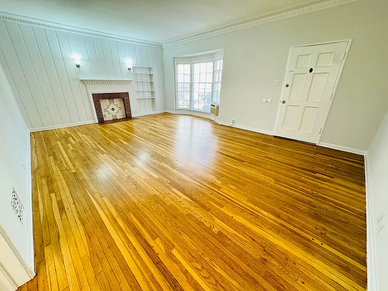331 N Hayworth Ave — Photo 1