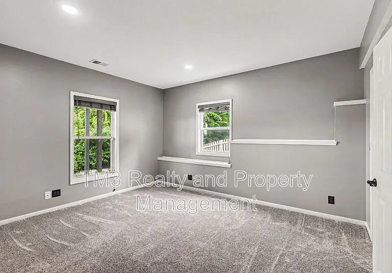 5605 NE Coral Dr — Photo 23