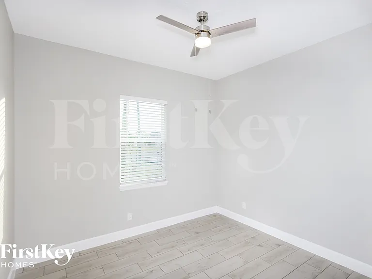 991 Walden Blvd SE — Photo 12