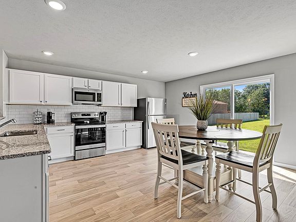5th image of 1121 Mitchell Dr