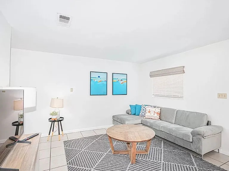 1634 Airport Dr — Photo 4