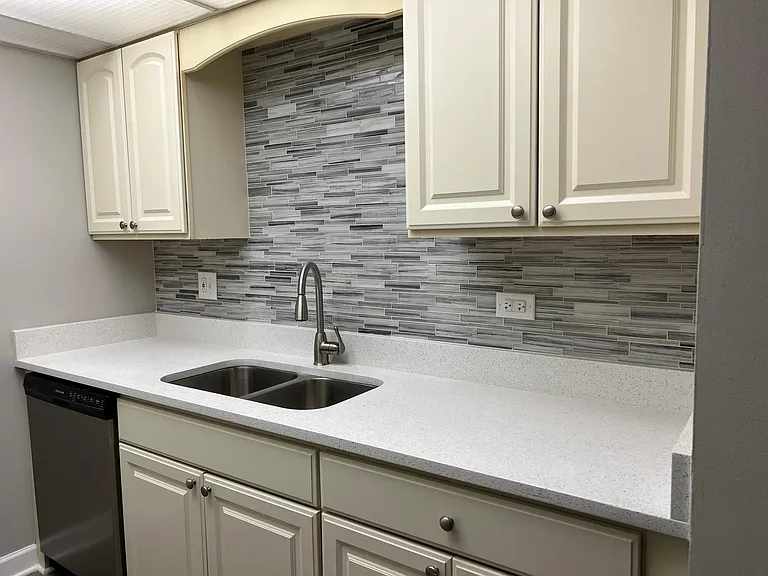258 E Bailey Rd #H — Photo 4
