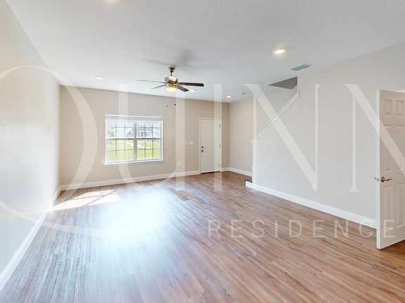 4th image of 130 Eleven Oaks Cir